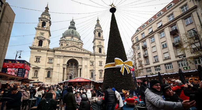 Színes karácsonyi programkínálattal készül Budapest a hétvégére