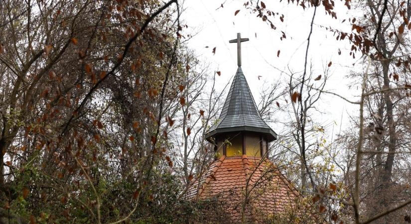 Csatka a hely, ahol Szűz Máriának 175 ruhája van fotók, videó