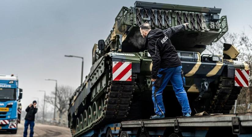 Combosodik a honvédség, újabb Leopardok érkeztek Tatára  fotók