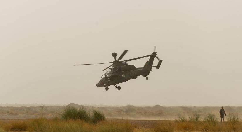 Egy orosz hajó jelzőrakétával lőtt a német hadsereg helikopterére