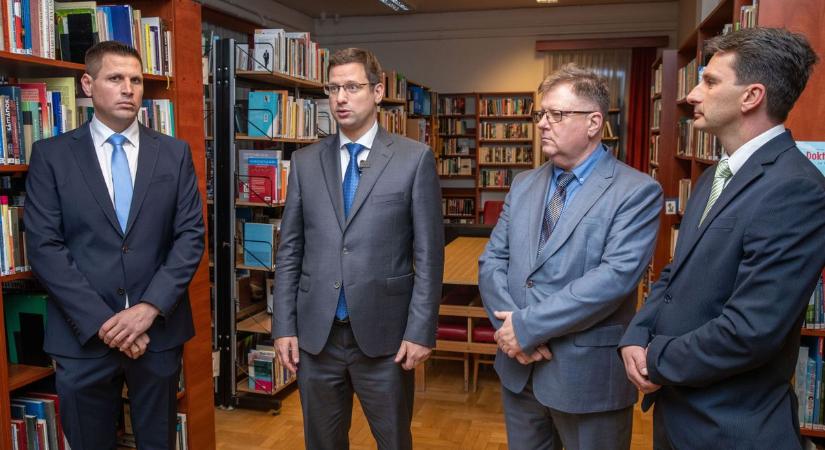 Gulyás Gergely látogatott Pusztaszabolcsra