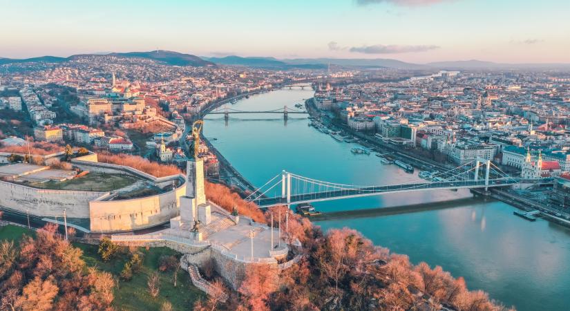 48 óra Budapesten – a magyar fővárosban turistáskodtak az egyik legismertebb brit lap újságírói