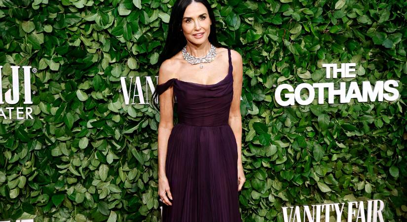 A 62 éves Demi Moore divatba hozza a padlizsánszínt: gyönyörű ruhákban gáláztak a sztárok