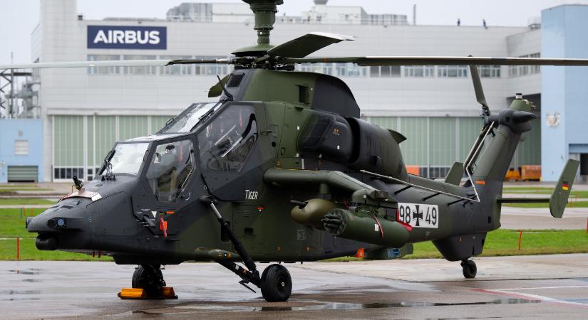 Túl messzire merészkedett egy NATO-helikopter, lövést adott le egy orosz hadihajó