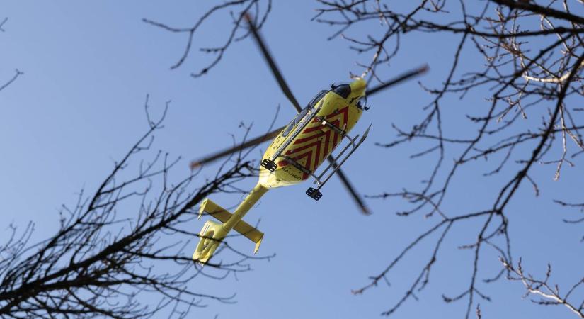 Mentőhelikopter szállt le a tatai hipermarketnél  helyszíni videó