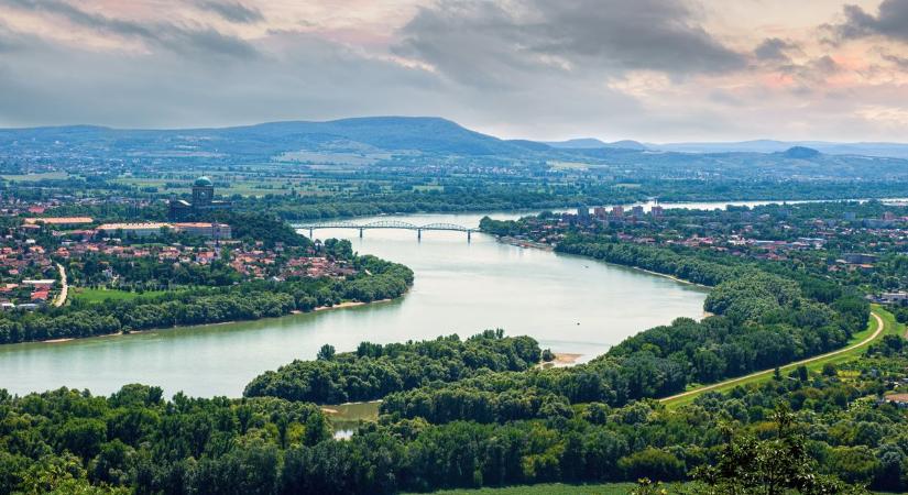 Elszabadultak az indulatok a Rákóczi téren, úgy ütötte egymást ez a két férfi, mintha az életük múlott volna rajta videó