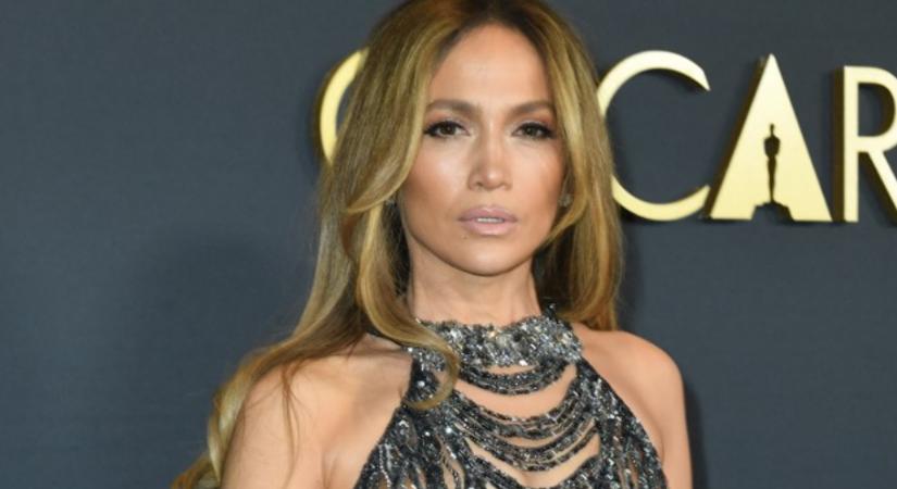 Jennifer Lopez új kabátja a szezon egyik legmenőbb darabja