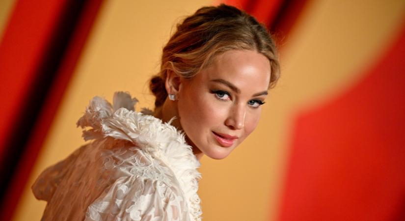 Testhezálló ruhában mutatta meg babapocakját Jennifer Lawrence: álomszép kismama a színésznő