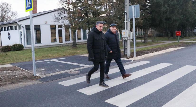 Átadták az új zanati gyalogátkelőt - fotók