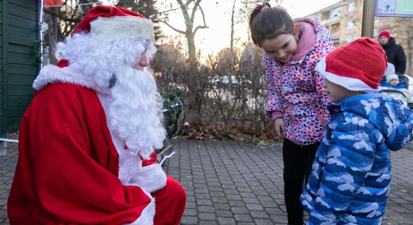 Beköltözött Oroszlányra a Mikulásfotók