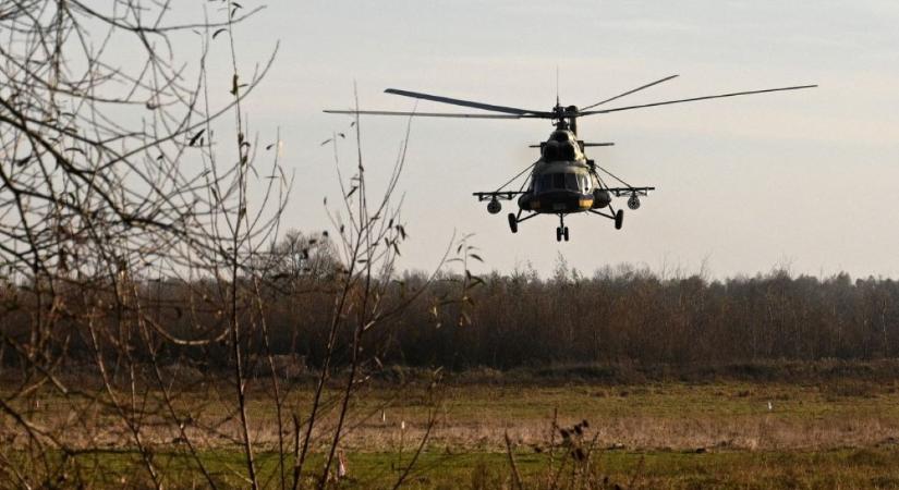 A szír lázadók oktatóvideóból próbálják elsajátítani egy helikopter üzemeltetésének fortélyait