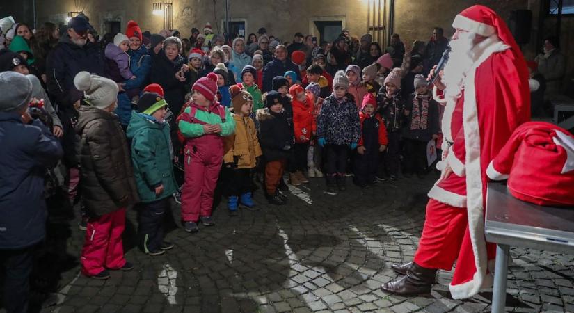 Mikulás-várás Vas vármegyében: Kőszegre és Gencsapátiba is megérkezett a Nagyszakállú - fotók, videó