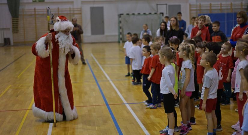 Maga a Mikulás adta át a díjakat a róla elnevezett kupaküzdelemben