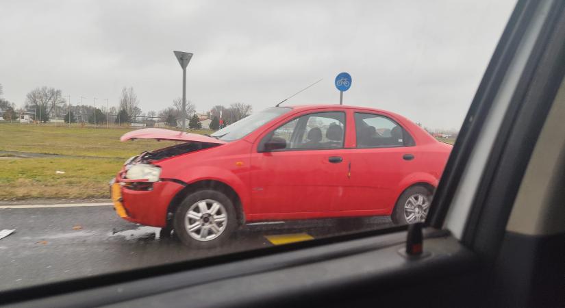 Hármas karambol akasztotta meg a forgalmat Vásárhely és Szeged között