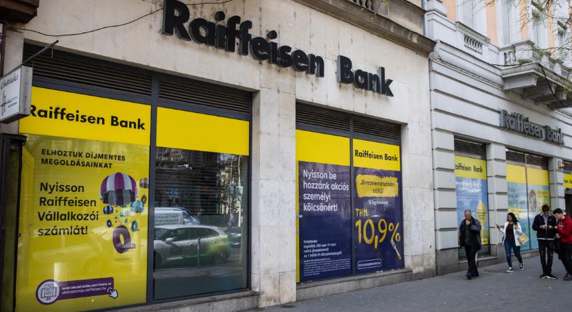 A Raiffeisen Bank áthárítja lakossági ügyfeleire a tranzakciós illetékemelést