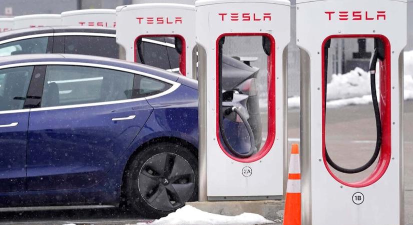 Beszakadtak a Tesla eladásai Németországban, a hibridek viszont feltámadtak