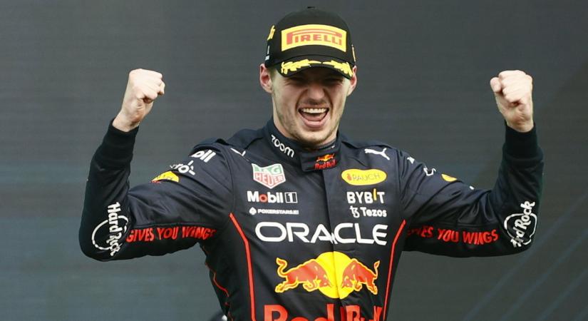 Óriási hírt közölt Max Verstappen