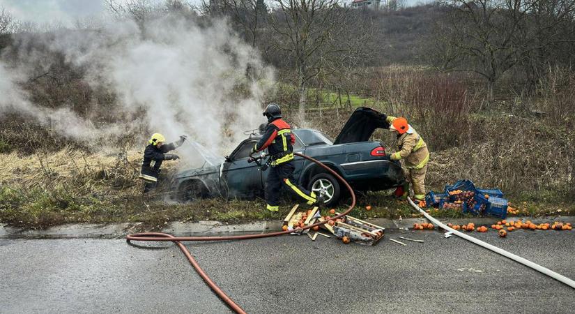 Kigyulladt egy gépkocsi Beregszász közelében