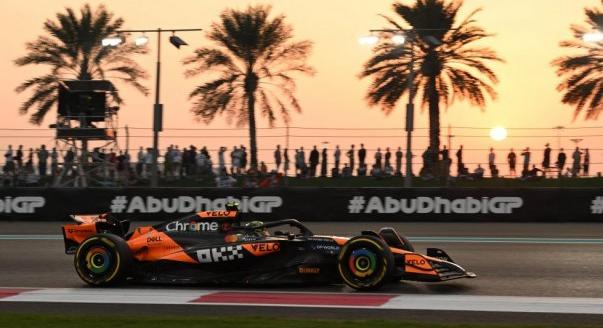 McLaren 1-2 pénteken, Hülkenberg harmadik Abu Dhabiban