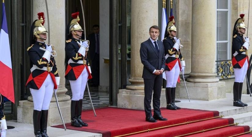 Emmanuel Macron baloldali miniszterelnököt nevezhet ki