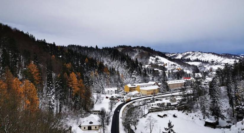 Hófödte mesevilág Erdély szívében: Brassó valódi kincs a Kárpátok lábánál