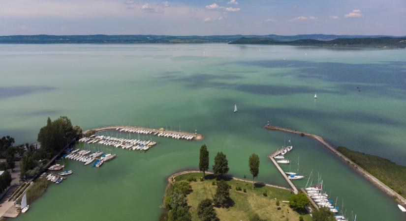 Jó időre lezárják a Balaton egyik kedvelt részét