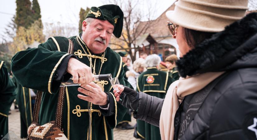 A pálinkát ünnepelték a lovagok