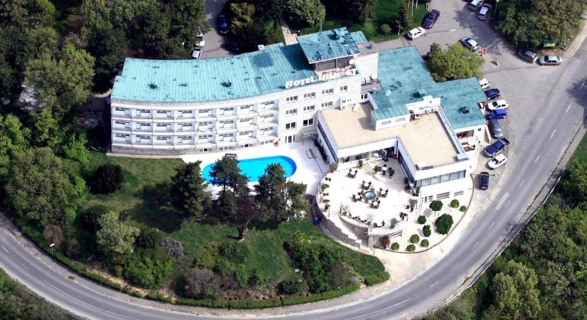 87 év után bezárt a Hotel Kikelet, a nászutasok Mekkája