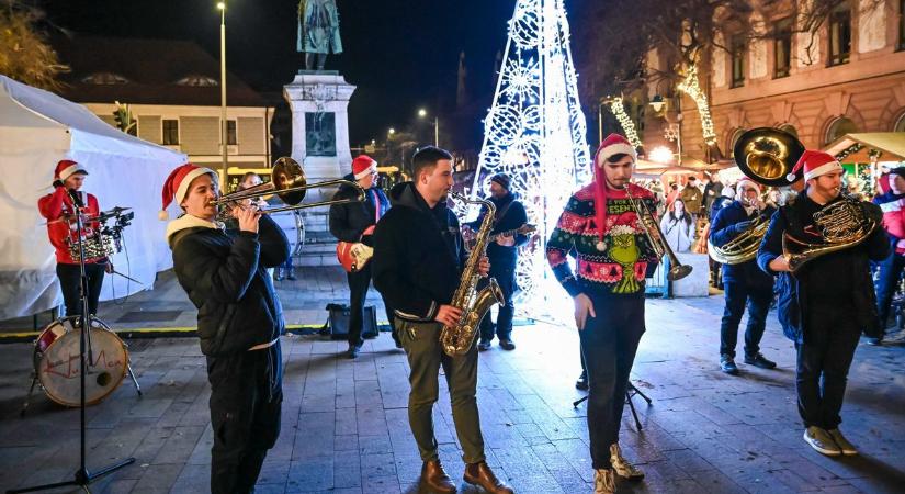 Ünnepi hangulatban telt az adventi szombat délután (képgalériával)