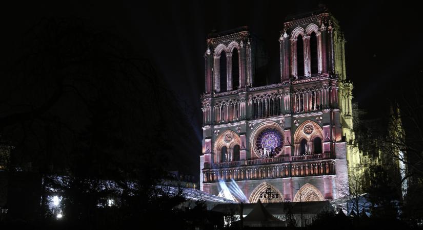 A világ vezetőinek színe-java előtt nyitott újra az újjáépített Notre-Dame – képek