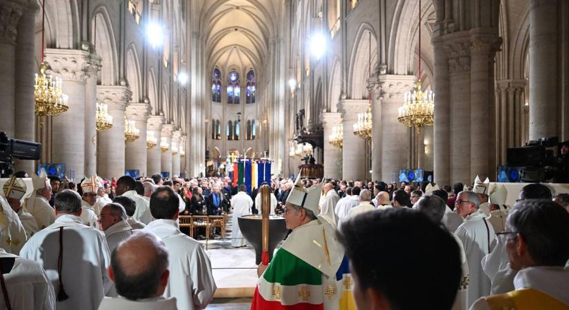 Öt és fél évvel a pusztító tűzvész után megnyílt az újjáépített párizsi Notre-Dame