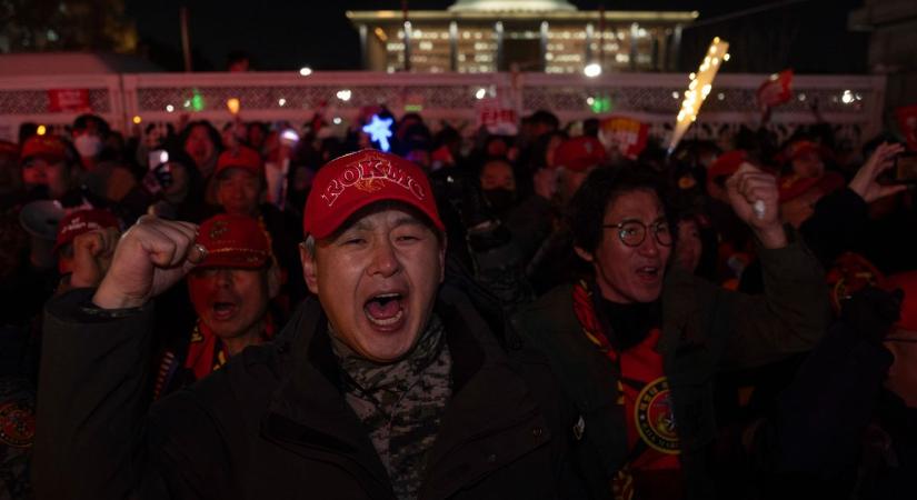 Zendülés és árulás Dél-Koreában: őrizetbe vették a volt minisztert, százezres tüntetések zajlanak