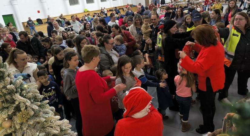 Élmény is járt a csomag mellé a nagydorogi gyerekeknek