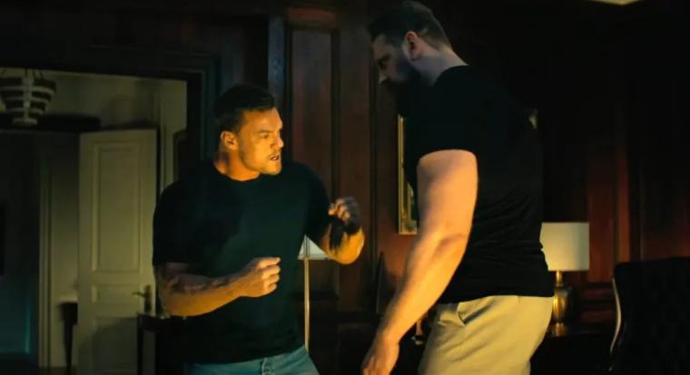 Reacher új ellenfele mellett Alan Ritchson is töpszlinek tűnik - ütős kedvcsinálót kapott a 3. évad