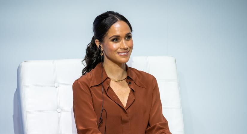 Meghan Markle a világ legegyszerűbb, de legszebb kis feketéjében lépett vörös szőnyegre