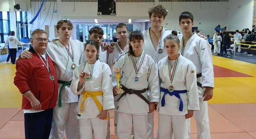 Az Ippon Judo Tatabánya ezüstérmes az ob-n