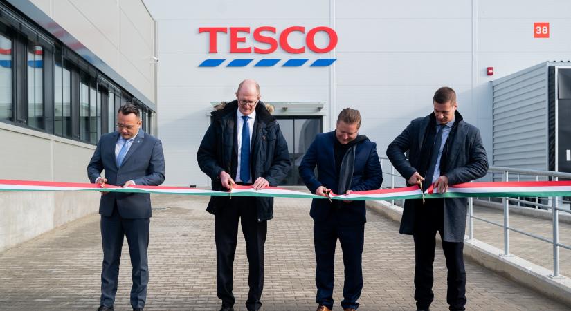 Átadták a Tesco új 100 ezer négyzetméteres magyarországi logisztikai központját