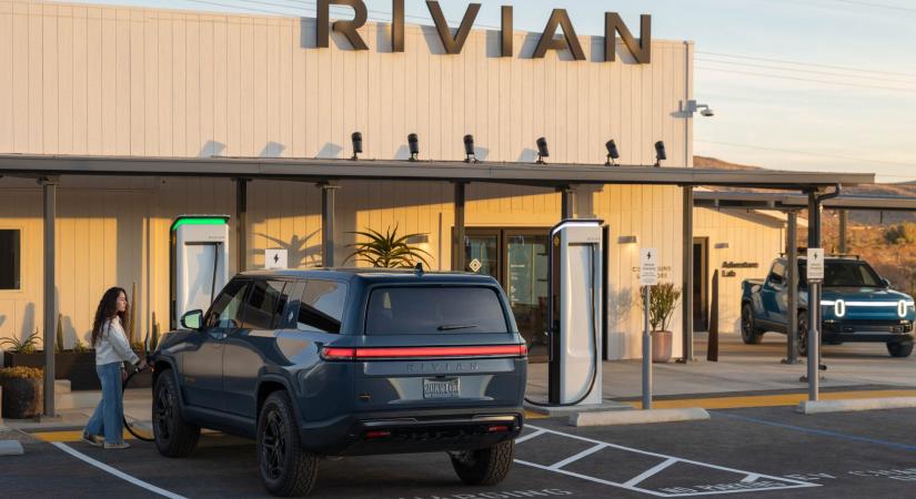 A Rivian is megnyitotta első töltőállomását más autómárkák előtt