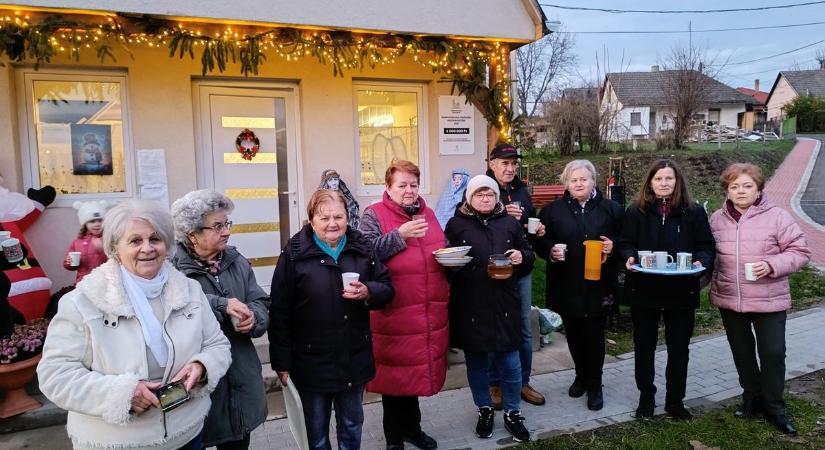 A remény lángját gyújtották meg Kisapostagon