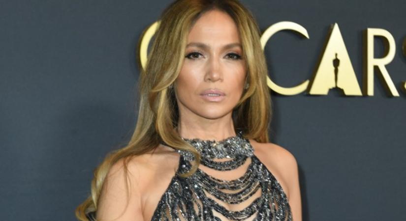 Jennifer Lopez fekete bosszúruhájáról beszél most mindenki