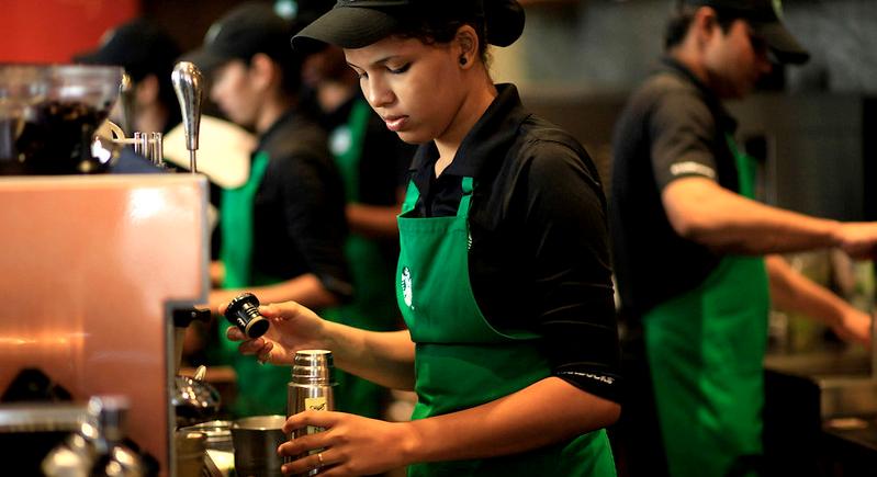 2028-ig ezer kávézóra bővítené Starbucks hálózatát a Tata Indiában