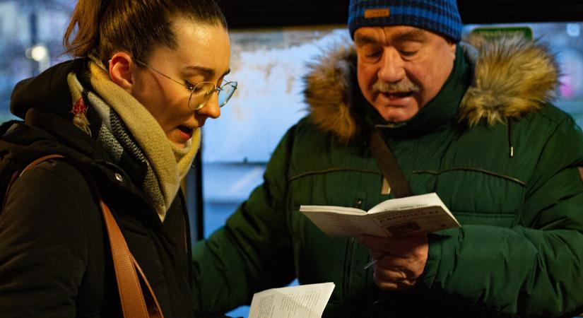 Ismét énekszóval melengeti a városlakók szívét a Virág Benedek Ifjúsági Vegyeskar