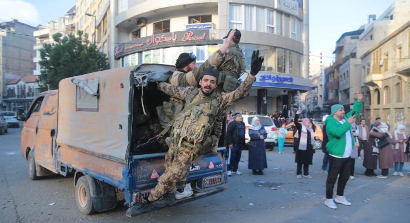 Egy brit miniszter szerint megfontolandó, hogy feloldják az Aszad-rezsimet megdöntő csoport betiltását