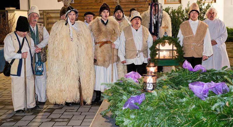 Ovisok, regösök, Vásáry André - Ég a második gyertya is az adventi koszorún