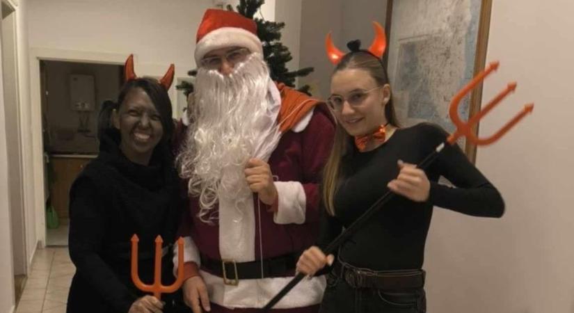 Krampuszjelmezbe öltözve segítette a Mikulást a falu polgármesterasszonya