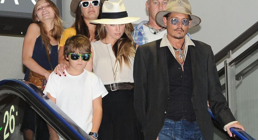 Johnny Depp 22 éves fia megszólalásig hasonlít apjára, de biztosan nem lép az ő nyomdokaiba