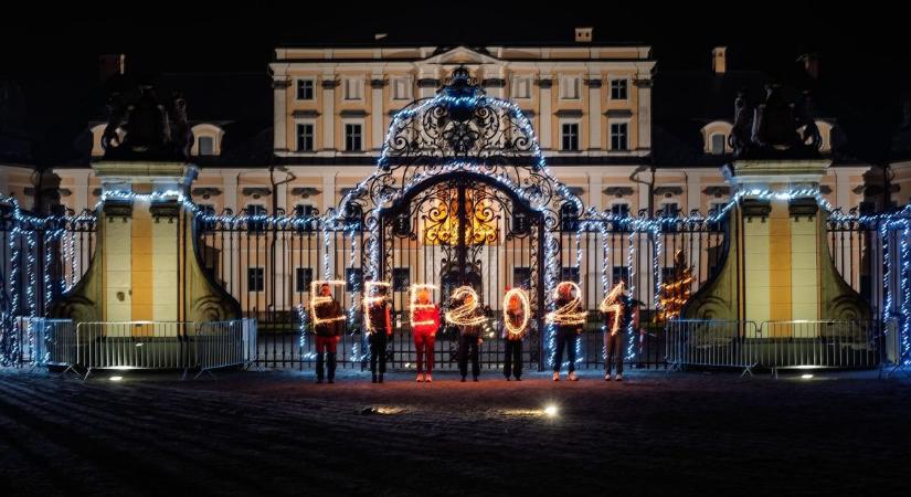 Pirosba és csillagszóró fényébe borult Edelény