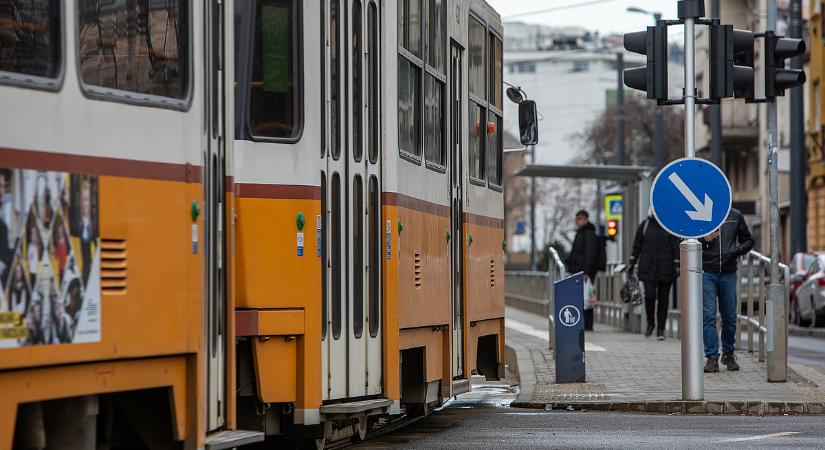 Borult a közlekedés Zuglóban, miután busz és villamos ütközött