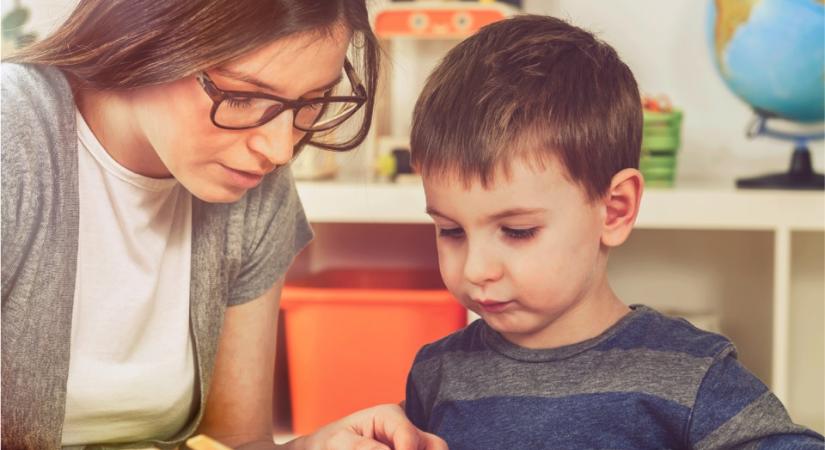 „Anya, gyere segíteni!” – Együtt tanuljunk a gyerekkel, vagy hagyjuk inkább önállóan küzdeni?