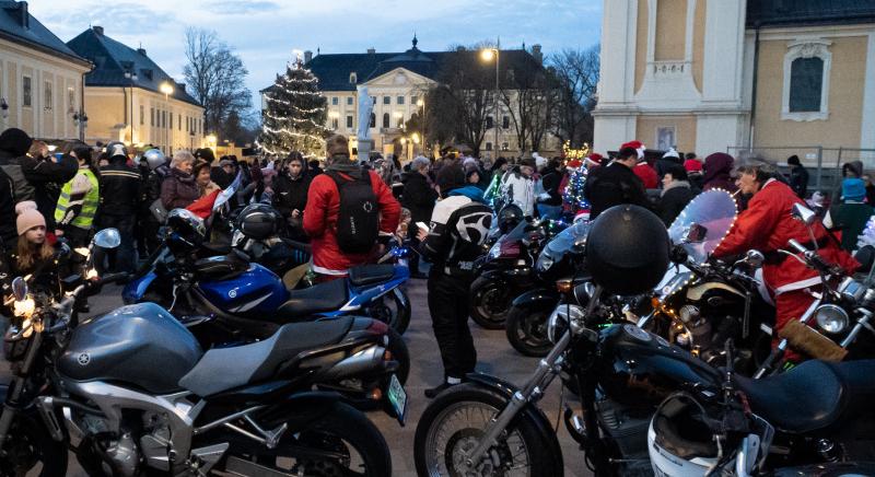 A Nebulóért guruló Motoros Mikulások jelenlétében lobbant fel a remény lángja